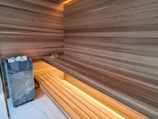 Строительство, отделка сауны со стеклянным фасадом