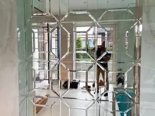 Строительство, отделка сауны со стеклянным фасадом