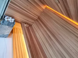 Строительство, отделка сауны со стеклянным фасадом