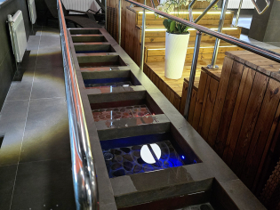 Снежная комната и дорожка Кнэйпа в санатории Приозёрный